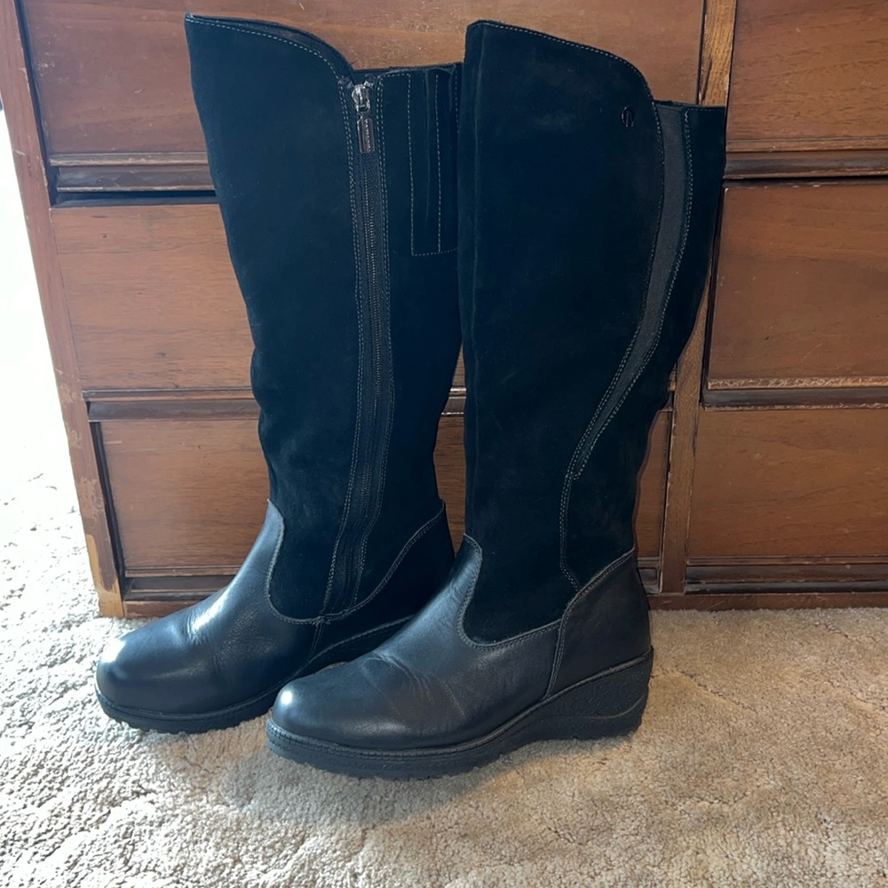Women’s size 8 fleece lined boots
